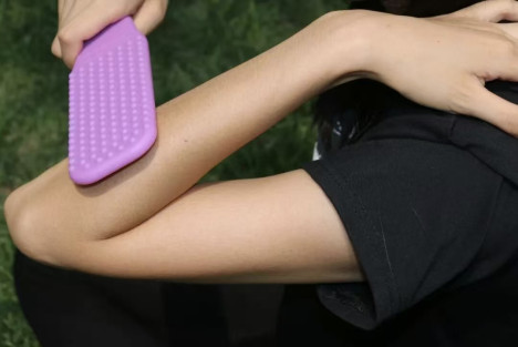 俗话说：“敲打三焦经，气顺百病消。”