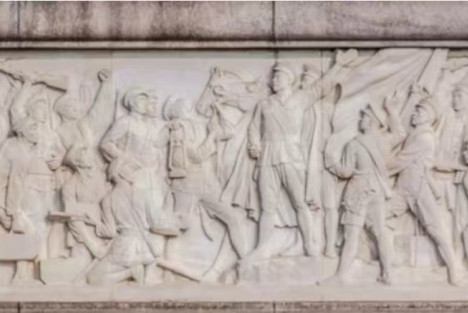 忘记阶级斗争,就是忘记历史的教训;放弃阶级斗争,就是放弃人民的利益