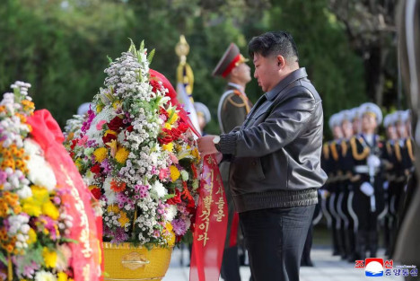 敬爱的金正恩同志在中国人民志愿军赴朝参战75周年之际凭吊中国人民志愿军烈士陵园