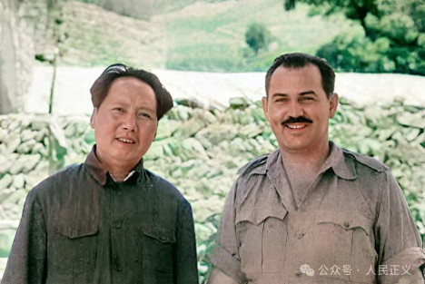 1944年，美国摄影师拍摄的延安，破旧的衣衫也难掩领袖光芒!