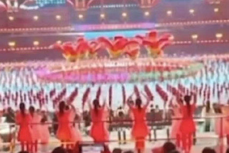 李克勤｜广州全运会全场高唱：我们领袖毛泽东，指引着前进的方向