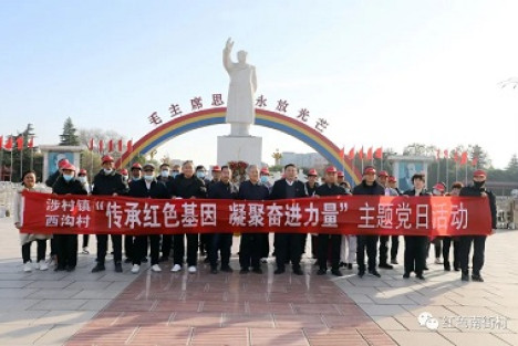 “南街村，我们永远学习的榜样”