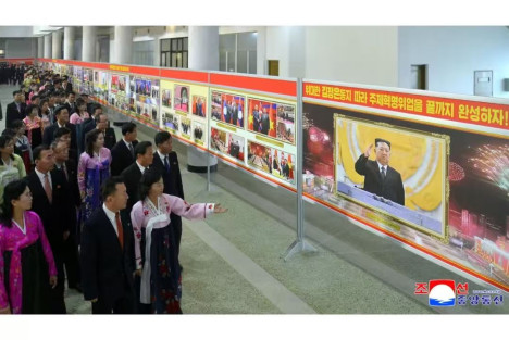 朝鲜图片展《开创朝鲜式社会主义全面发展大变革期》在各道（直辖市）连日举行