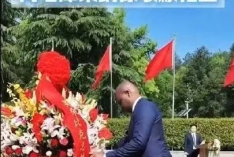 为何莫桑比克与巴基斯坦总统专门向韶山毛主席像献花？