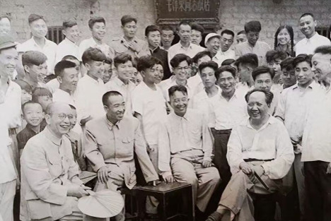毛主席处理私事：“我这里是‘四不’主义：不介绍、不推荐、不写信、不说话”