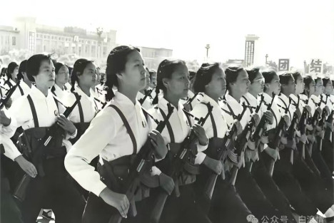 三八节重温毛主席《七绝·为女民兵题照》