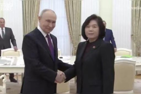 朝鲜外务相崔善姬抵达莫斯科!普京总统在克里姆林宫与崔善姬举行会面
