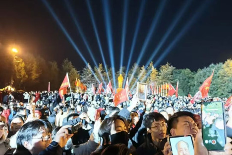 毛主席生日与觉醒：当青年在寒夜中点燃信仰