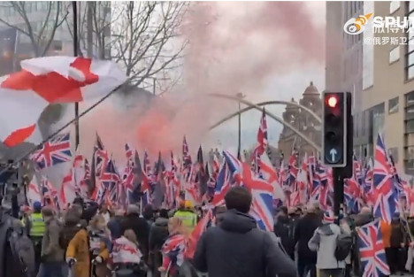 英国爆发大规模反移民游行活动