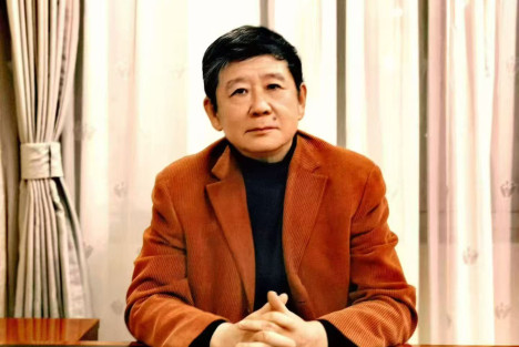 致当代红色旗手张宏良