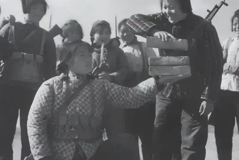 《新中华报》报道中陕甘宁边区妇女如何顶起半边天？