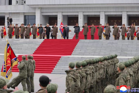 圆满完成海外战斗任务 朝鲜人民军工兵部队凯旋而归 金正恩同志出席欢迎仪式
