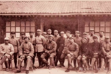 毛泽东：“从战争中学习战争”