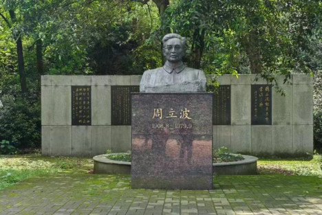 不做农民的先生，要做农民的学生