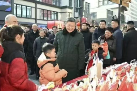 习近平春节前夕在北京看望慰问基层干部群众 向全国各族人民致以美好的新春祝福