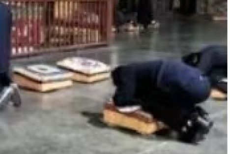 某些党员干部啊，求神拜佛不如拜百姓！