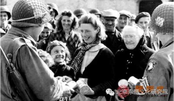 二战胜利后到底谁强奸了19万德国妇女？苏联的黑锅一背70年
