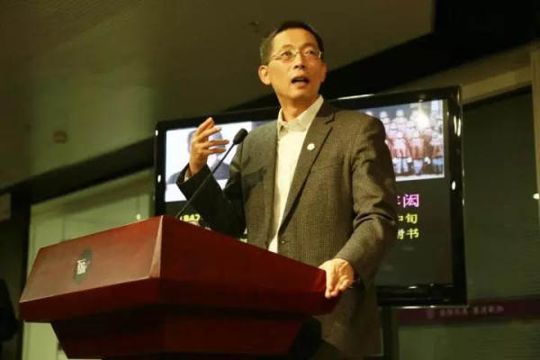 施一公：连我最好的学生也想去金融公司 大学的导向出了问题