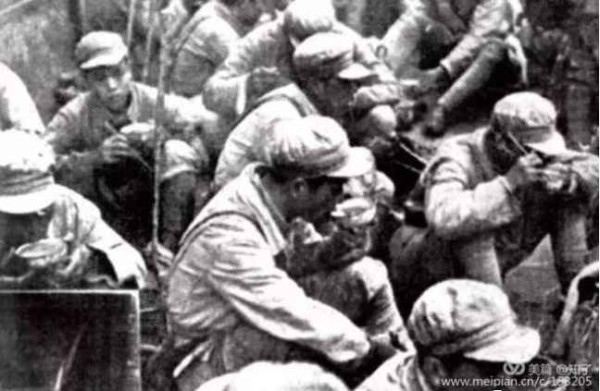 1949年5月27日上海解放了！