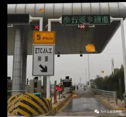 大老板对逃离富士康的员工百般辱骂，而老百姓却对他们提供饮食，你还不懂亲不亲阶级分吗？！