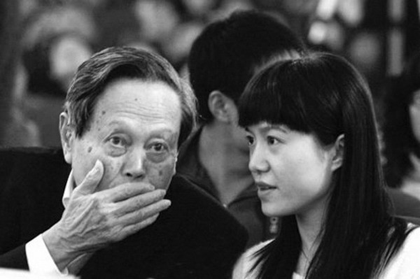 清华学子怒批杨振宁