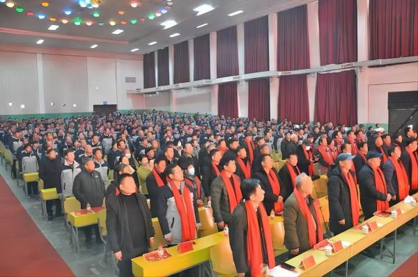 濮耐股份环保耐材事业部·新密市红色文化促进会举行庆祝毛主席诞辰130周年文艺汇演