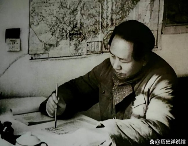 2000年记者采访一老人，看到其家人与毛主席合照，老人：不要宣扬