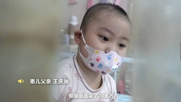 父亲雪天扮太监下跪赚救命钱