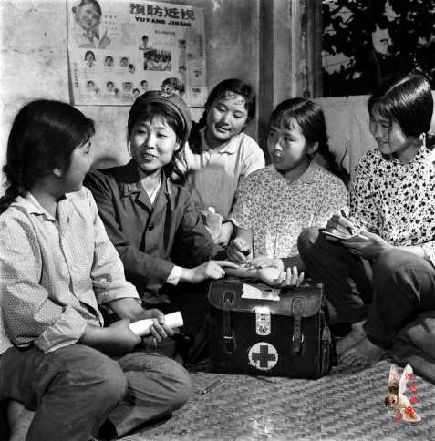 那个年代的宣传画集锦——赤脚医生