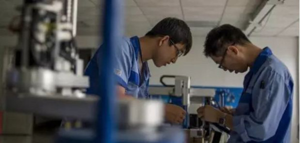 克宁：大学毕业，我做了城市低端人口
