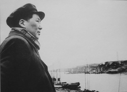 毛泽东顶天立地不惧强势!