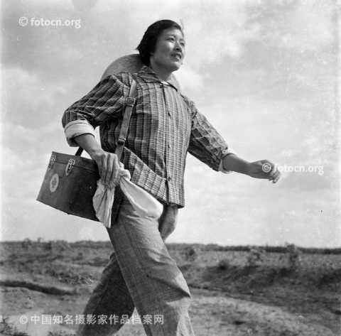 那个年代的宣传画集锦——赤脚医生
