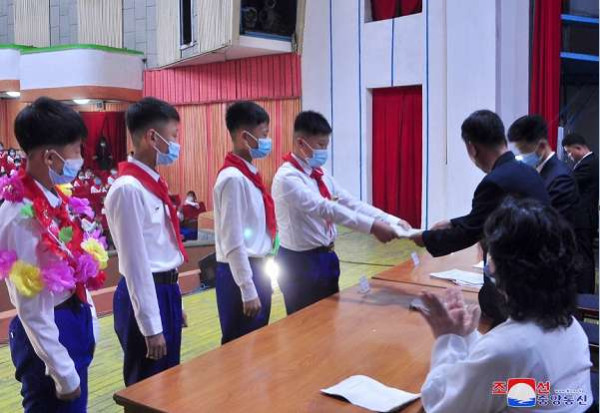 全国少年团员有意义地庆祝朝鲜少年团成立７７周年