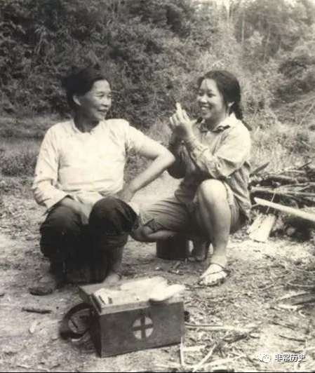 档案 | 1965年6月26日,毛泽东怒批卫生部,催生中国“赤脚医生”