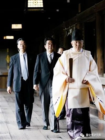 安倍遇刺身亡  为何有些中国人好像死了亲爹？