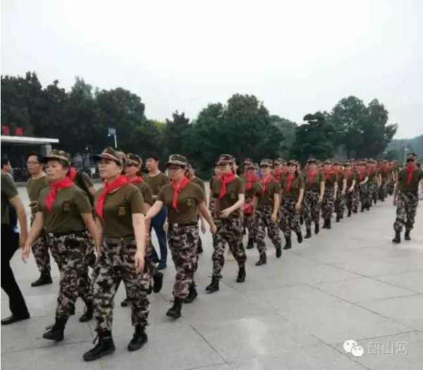 各地人民自发纪念毛主席逝世40周年