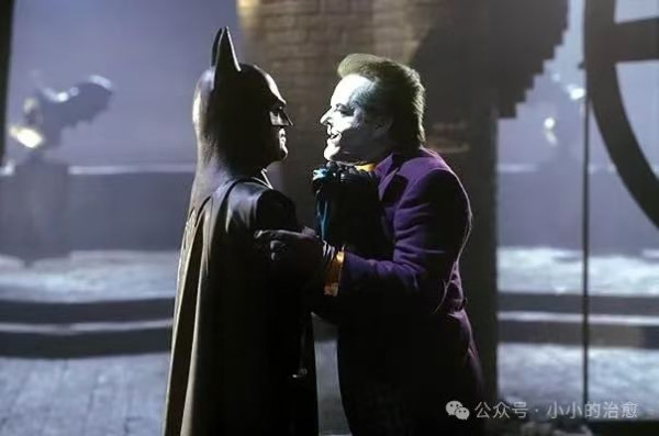 他们恐惧愤怒的底层，却从不反思自己的罪恶