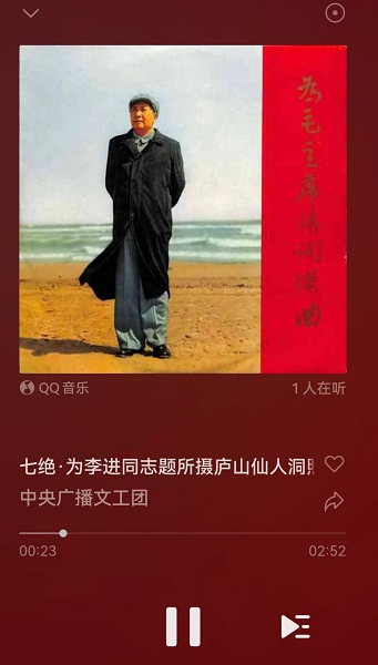 毛主席转战陕北时，江青衣服上为何别着两支钢笔？