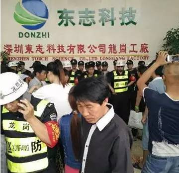 “人民”法院公判大会审判8名违法讨薪者（综合）