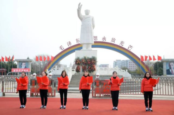 南街村隆重举行纪念毛主席诞辰125周年活动