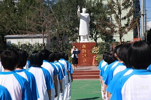九九的怀念，久久的情怀——滦州三中纪念毛主席逝世44周年