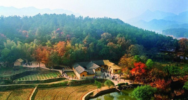 张万和：韶山青，太阳红