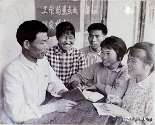 老照片:广阔天地把根扎 1968年到1985年遍布乡村的赤脚医生