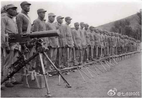 看看八爷是用什么装备打鬼子的