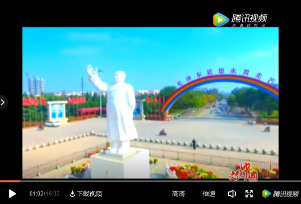 每年七月一日，南街村的新党员都要在毛主席广场举行入党宣誓