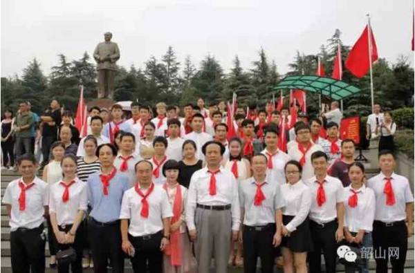 各地人民自发纪念毛主席逝世40周年