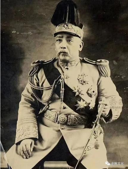 “官僚主义是苏维埃工作的障碍”