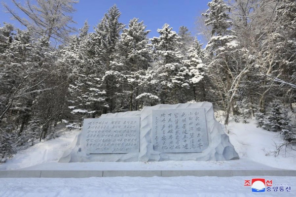 朝鲜人民心中的永远的故乡——白头山密营故居