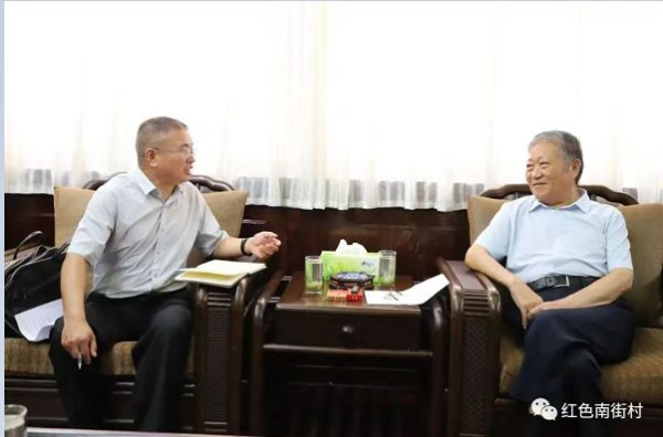 河南省《党的生活》杂志记者到南街村采访