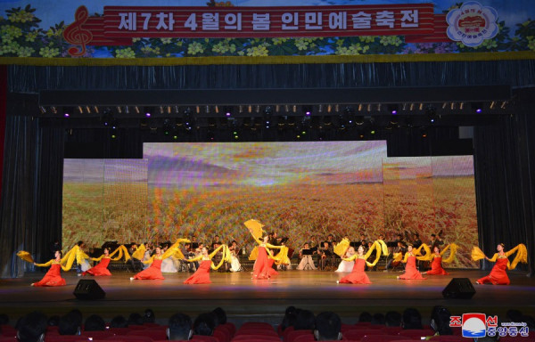 朝鲜第７届四月之春人民艺术节连日盛况